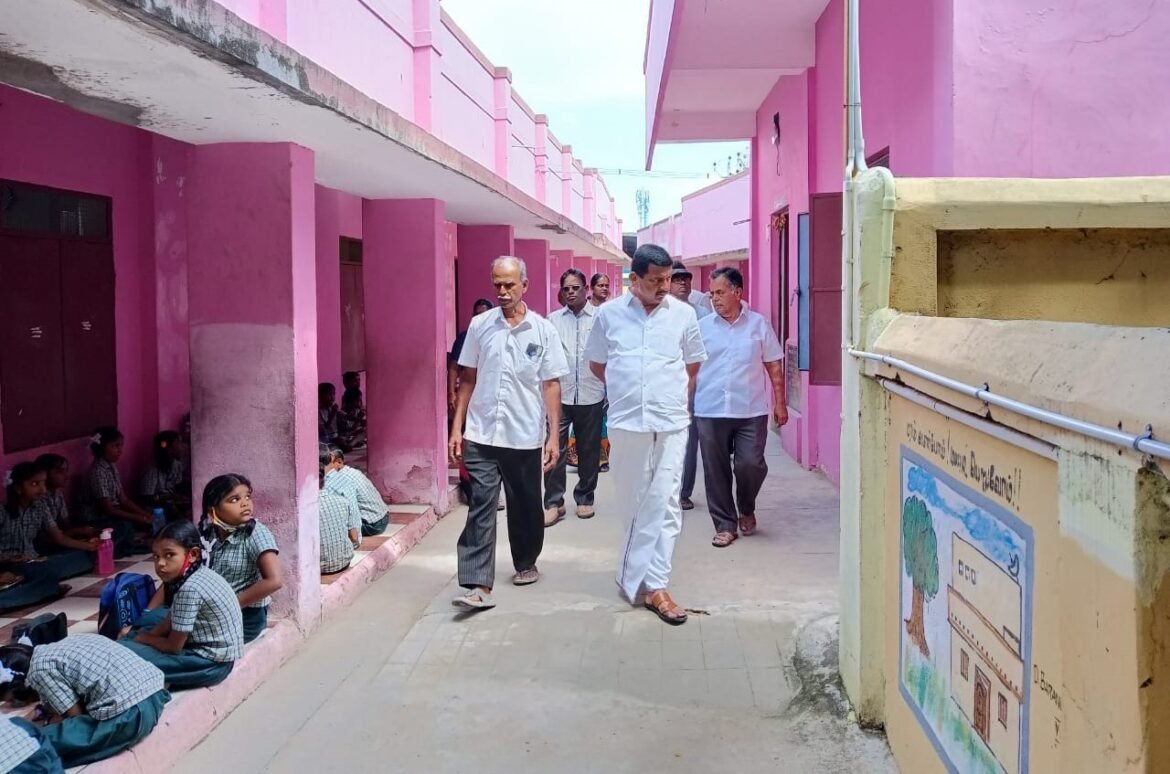 பெரியநாயக்கன்பாளையம் ஊராட்சி ஒன்றிய நடுநிலை பள்ளியில் அடிப்படை வசதிகளை நிறைவேற்றீய எம்எல்ஏ பி.ஆர்.ஜி.அருண்குமார்