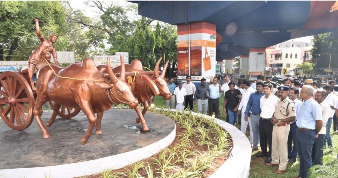 ரேஸ் கோர்ஸ் மற்றும் சுங்கம் பகுதியில் சிலைகள் திறப்பு