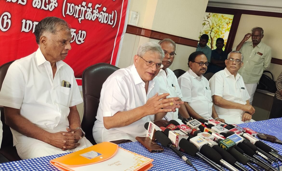 மாநில அரசுகளின் அதிகாரங்களை மத்திய அரசு பறிக்கிறது – சீதாராம் எச்சூரி குற்றச்சாட்டு