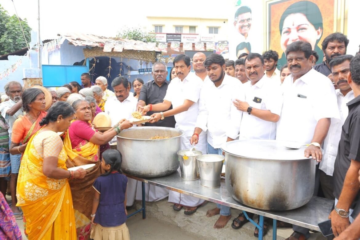 அதிமுக இளைஞர் இளம்பெண்கள் பாசறை சார்பில் ஜெயலலிதா நினைவு தினத்தை முன்னிட்டு அன்னதானம்