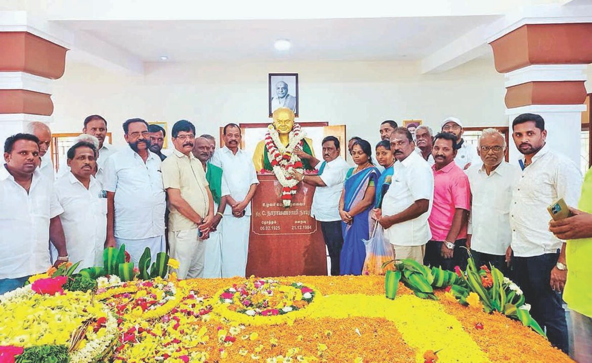 உழவர் பெருந்தலைவர் சி.நாராயணசாமி நாயுடுவுக்கு மாலை அணிவித்து மரியாதை செலுத்திய மதிமுகவினர்