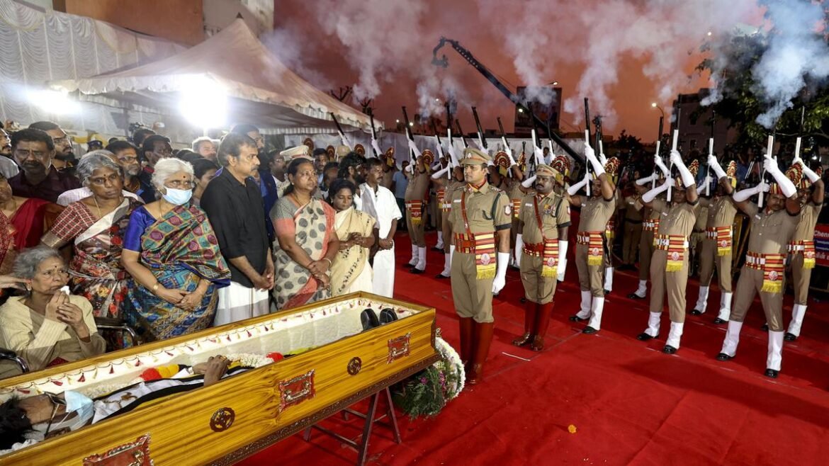 ஒரு சகாப்தம் சந்தன பேழையில்…