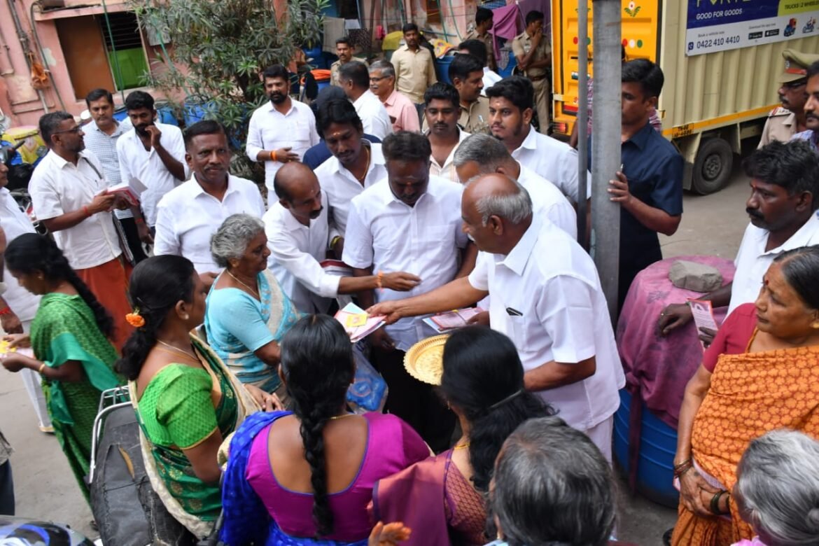 ராமர் கோவில் கும்பாபிஷேகத்தை முன்னிட்டு அம்மன் குளத்தில் வீடுகளுக்கு அட்சதை வழங்கிய இந்து முன்னணி மாநில தலைவர்  காடேஸ்வரா சி. சுப்ரமணியம்