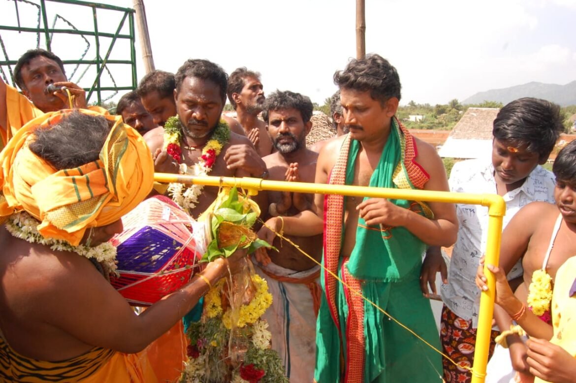 கீழக்கரையில் கிராமத்தில் ஸ்ரீ ஊர்காத்தஅய்யனார் திருக்கோவில் கும்பாபிஷேக விழா