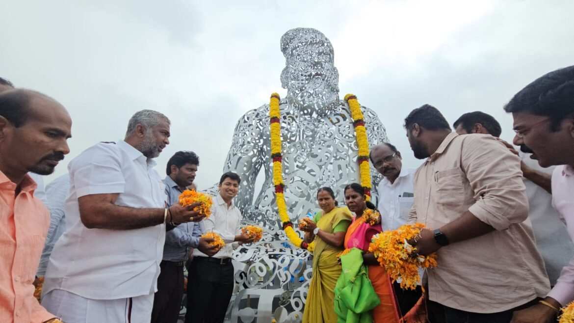 தமிழ் எழுத்துக்களால் உருவாக்கப்பட்ட திருவள்ளுவர் சிலை – காணொலி வாயிலாக திறந்து வைத்தார் முதல்வர்