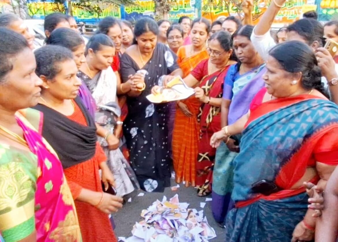 குஷ்புவை கண்டித்து திமுக மகளிரணியினர் ஆர்ப்பாட்டம்