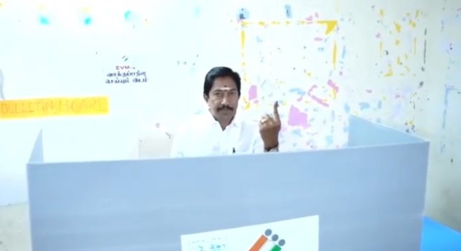 சட்டமன்ற உறுப்பினர் கே ஆர் ஜெயராம் வாக்களித்தார்