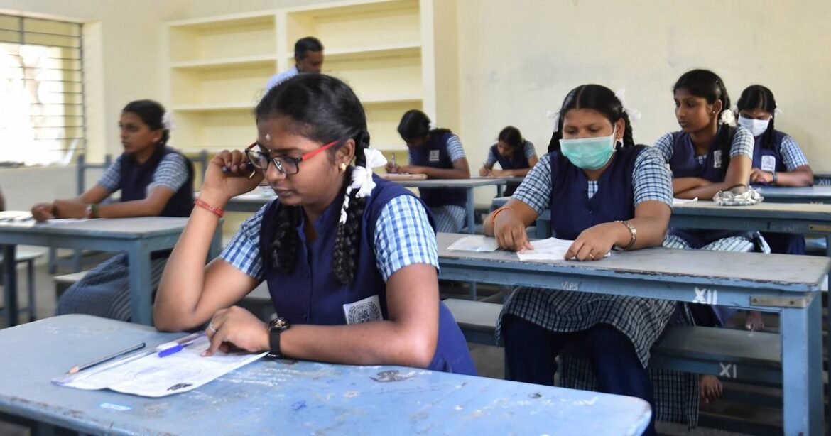 பிளஸ் 1 பொதுத்தேர்வு முடிவுகள் வெளியானது-கோவை முதலிடம்