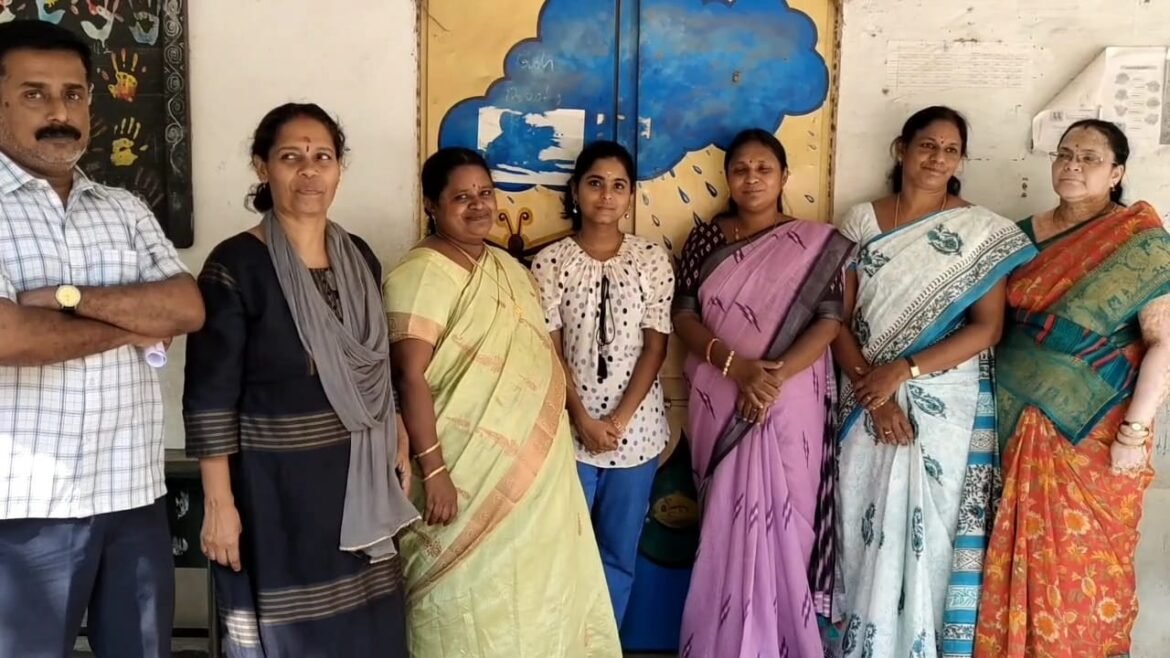 கோவையில் சுமை வண்டி இழுக்கும் தொழிலாளியின் மகள் 560 மதிப்பெண் பெற்று அசத்தல்