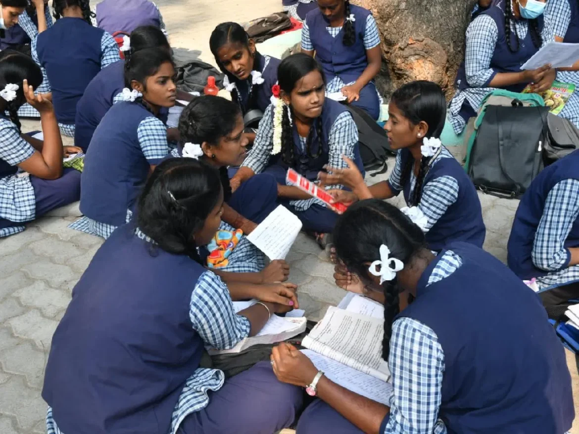 மாணவர்கள் படிக்கும் பள்ளிகளிலேயே மாணவர்களுக்கு வங்கிக் கணக்கு!