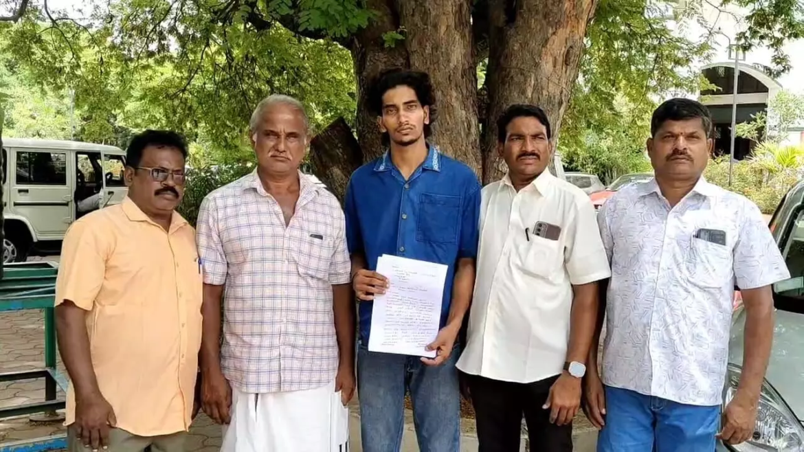 மாற்றுச்சான்றிதழ் தர மறுப்பதாக தனியார் கல்லூரி மீது மாணவர் புகார்