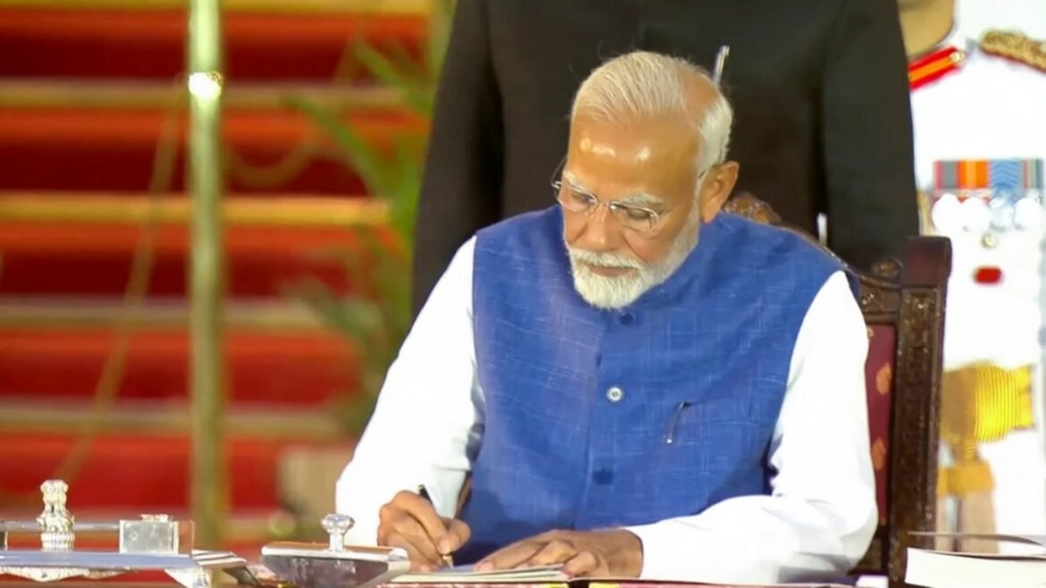 பிரதமர் மோடியின் கேபினட் அமைச்சர்கள் யார் தெரியுமா?