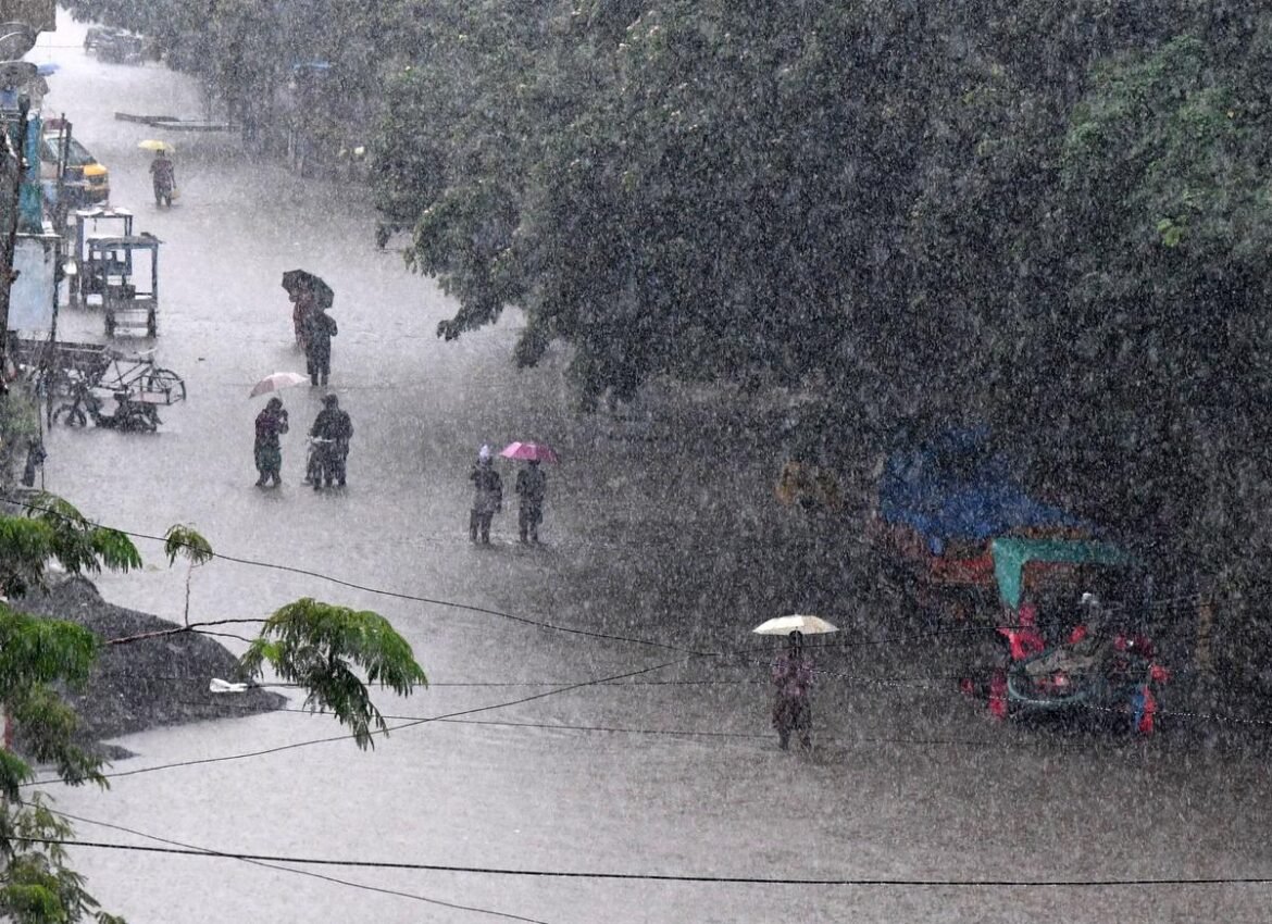 Waterlogging in many areas due to continuous rain! 2,000 employees to deal with the situation
