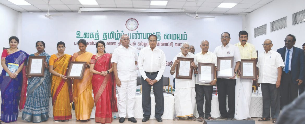 கிராமத்திலுள்ள மனிதர்களால்தான் தமிழ் இன்னும் வாழ்கிறது உலக தமிழ்ப்பண்பாட்டு விருது வழங்கும் விழாவில் நல்ல ஜி.பழனிச்சாமி பேச்சு