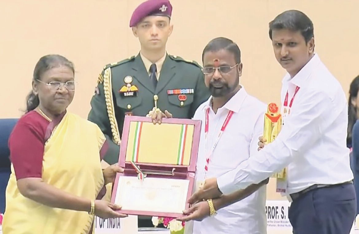 திடக்கழிவு மேலாண்மையை சிறப்பாக செயல்படுத்தியமைக்கு கீரணத்தம் பஞ்சாயத்துக்கு  சிறந்த பஞ்சாயத்து விருது