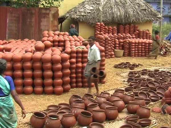 Production of Pongal pots begins