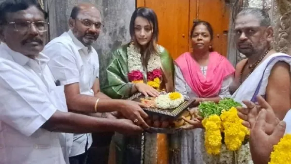 Trisha had darshan of Lord murgar at Maruthamalai  temple  in Coimbatore.. Special worship at the shrine