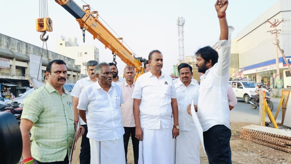 மேம்பால பணிகளை பார்வையிட்டார் முன்னாள் அமைச்சர் எஸ்.பி வேலுமணி