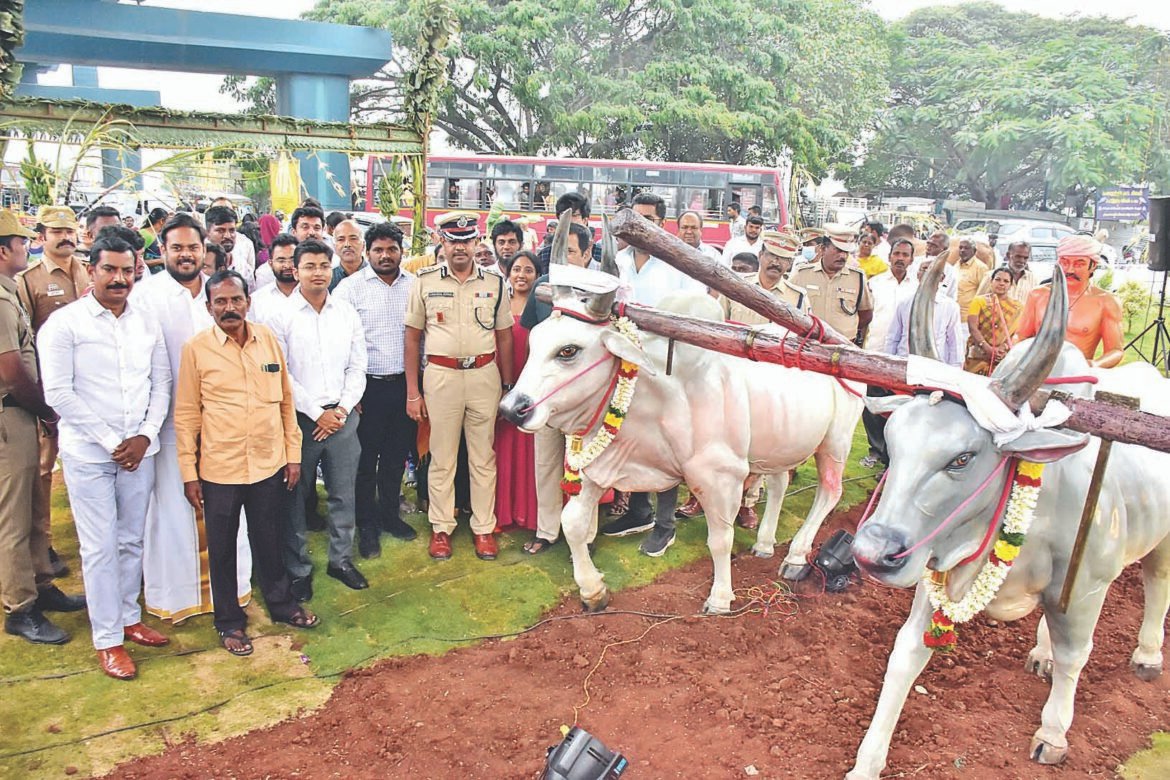 விவசாயி இல்லையென்றால், மனித இனமே கிடையாது ! உழவர் சிலை திறப்பு விழாவில் ஆர் கோல்டு நிறுவனர் எம்.எம்.ரங்கசாமி பேச்சு