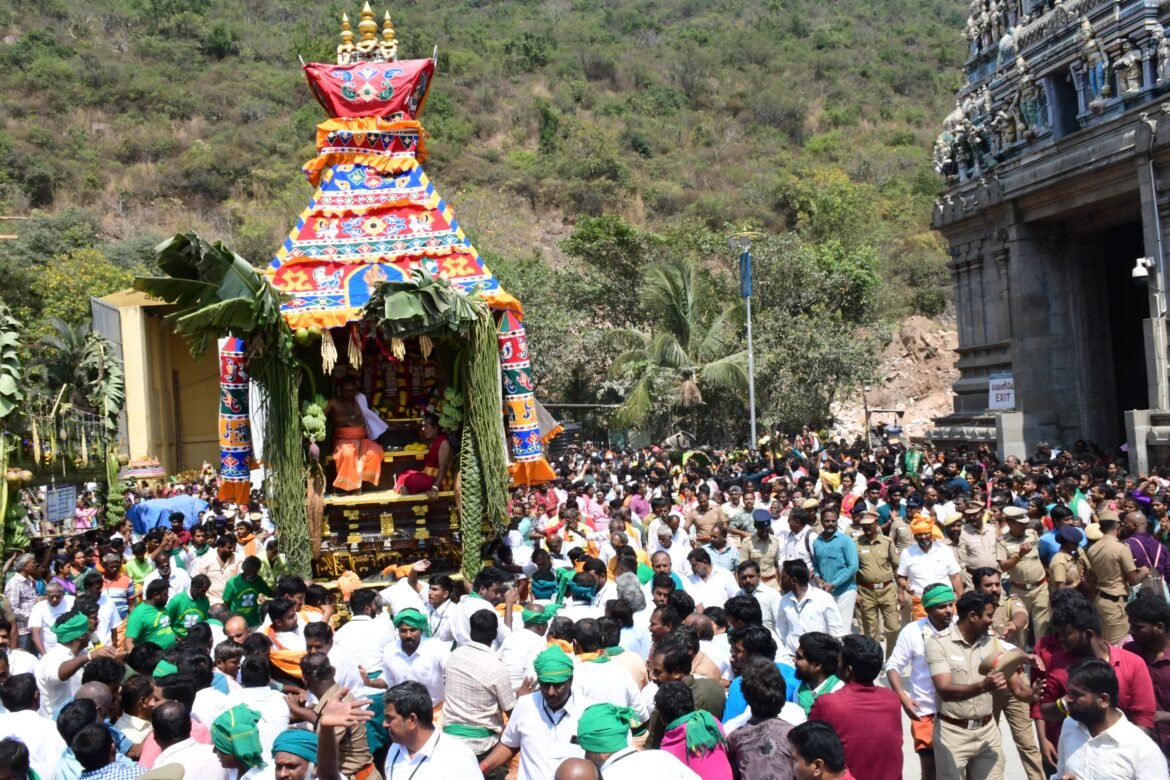 மருதமலையில் தைப்பூசத் தேரோட்டம்- அமைச்சர் செந்தில் பாலாஜி பங்கேற்பு