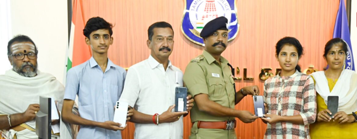 ரூ.54 லட்சம் ஸ்மார்ட்போன்கள்  ஒப்படைக்கப்பட்டன