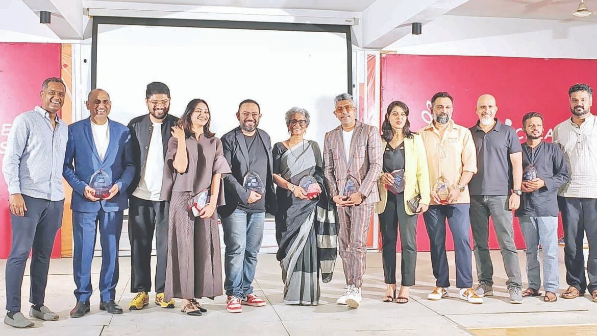 சசி கிரேட்டிவ் கல்லூரியில் சிறந்த கட்டிடக்கலை நிபுணர் மற்றும் வடிவமைப்பாளர்கான விருது