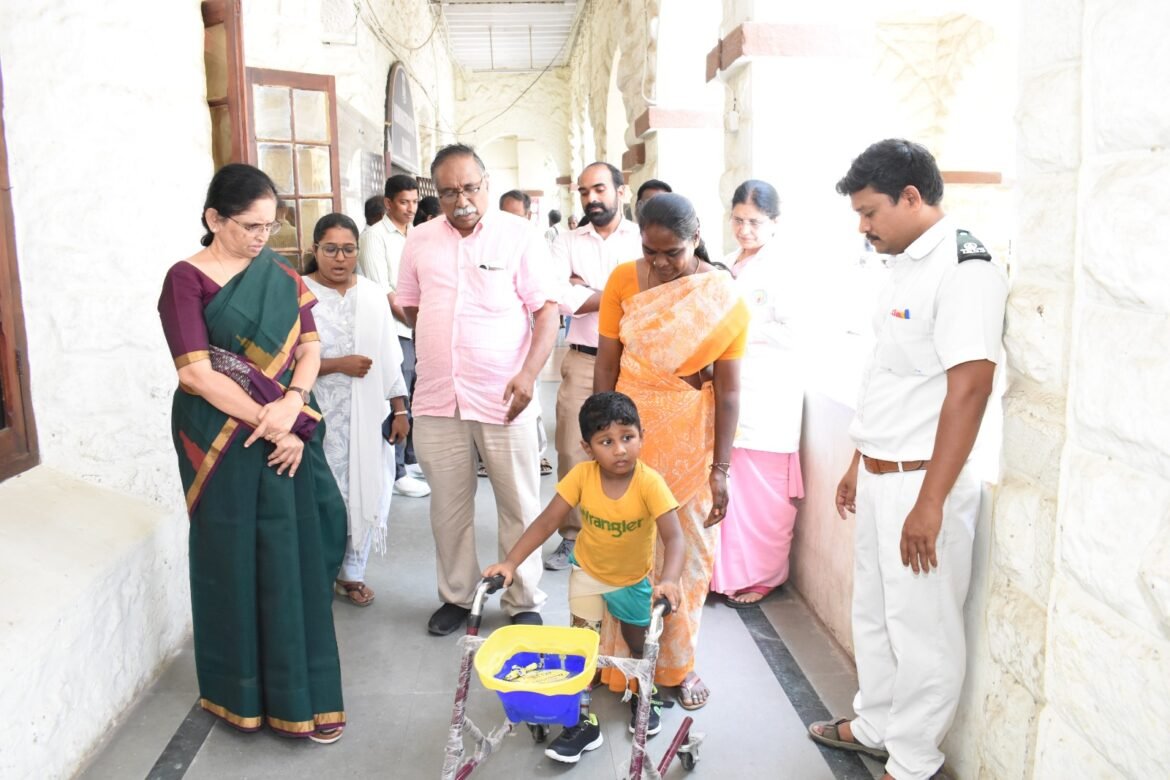 பிறவியிலேயே இரு கால் சிதைவு : 3 வயது சிறுவனுக்கு செயற்கை கால்கள் பொருத்தி அசத்திய அரசு மருத்துவமனை மருத்துவர்கள்