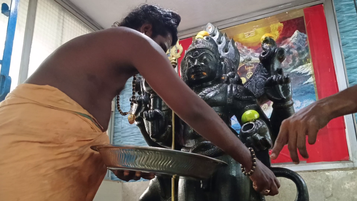தேய்பிறை அஷ்டமியை முன்னிட்டு ராமானுஜ நகர், பங்காருலே-அவுட் ஸ்ரீ அஷ்ட காலபைரவர் திருக்கோவிலில்  சிறப்பு அபிஷேகம், அன்னதானம்