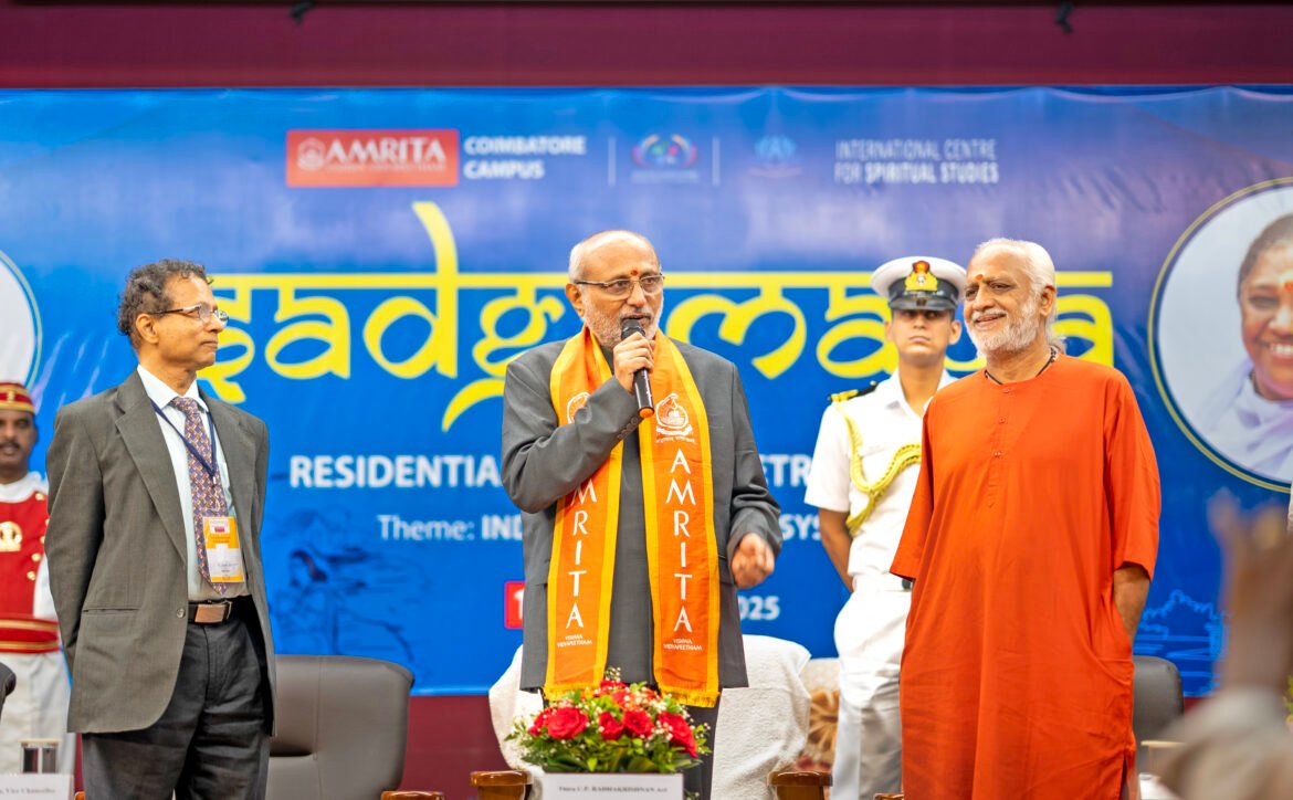 “ஆன்மிகம் இல்லாத அறிவு அகங்காரமாக மாறும்; பக்தியுடன் இணைந்தால், அது ஞானமாக மாறும்,” என்று மகாராஷ்டிரா ஆளுநர் திரு. சி.பி. ராதாகிருஷ்ணன் கூறினார்.