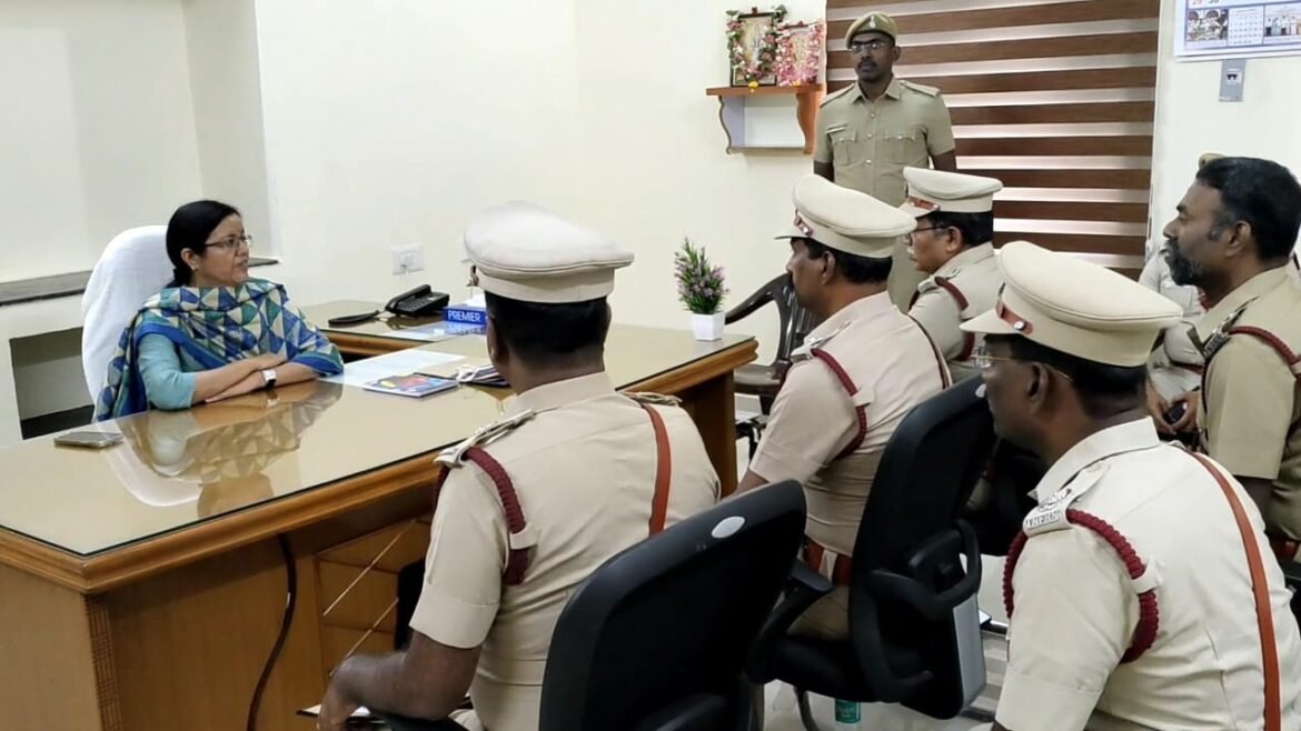 கோவையில் 5 மாவட்ட அதிகாரிகளுடன் ஆலோசனை