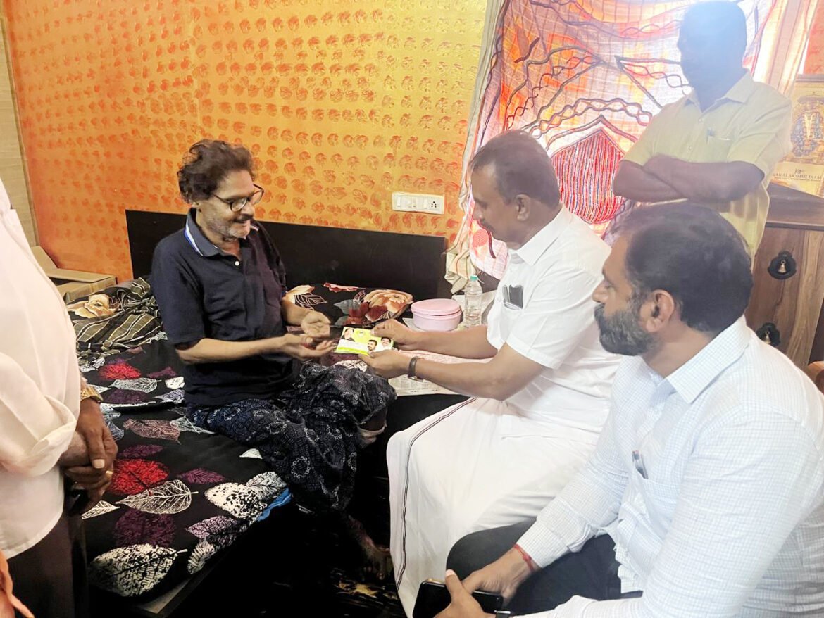 முன்னாள் மண்டல தலைவர் கோ.ரவீந்திரனை உடல் நலம் விசாரித்த முன்னாள் அமைச்சர் எஸ்.பி.வேலுமணி