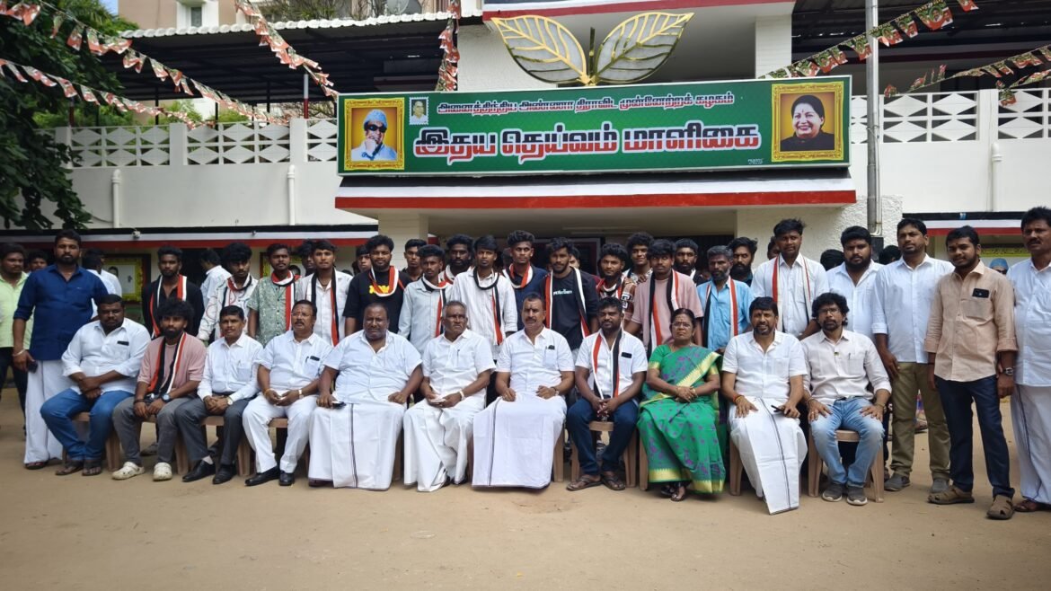 70க்கும் மேற்பட்டோர் எஸ்.பி.வேலுமணி தலைமையில் அதிமுகவில் சேர்ந்தனர்.