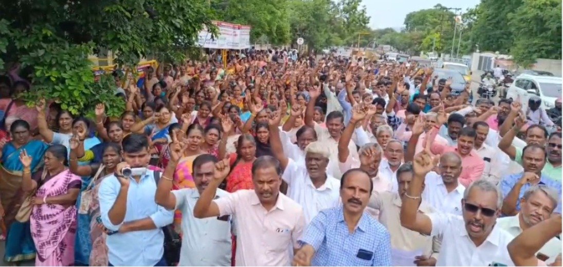8 அம்ச கோரிக்கைகளை வலியுறுத்தி ரேஷன் ஊழியர்கள் கோவையில் போராட்டம்