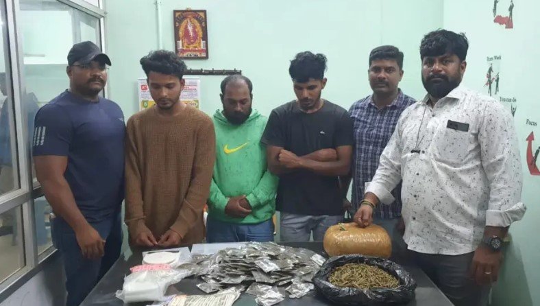 கோவையில் தனியார் கல்லூரி அருகே 5 கிலோ கஞ்சா பறிமுதல் – நான்கு வாலிபர்கள் கைது