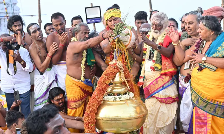 திருச்செந்தூர் முருகன் கோவிலில் 16 ஆண்டுகளுக்குப் பிறகு மகா கும்பாபிஷேகம்