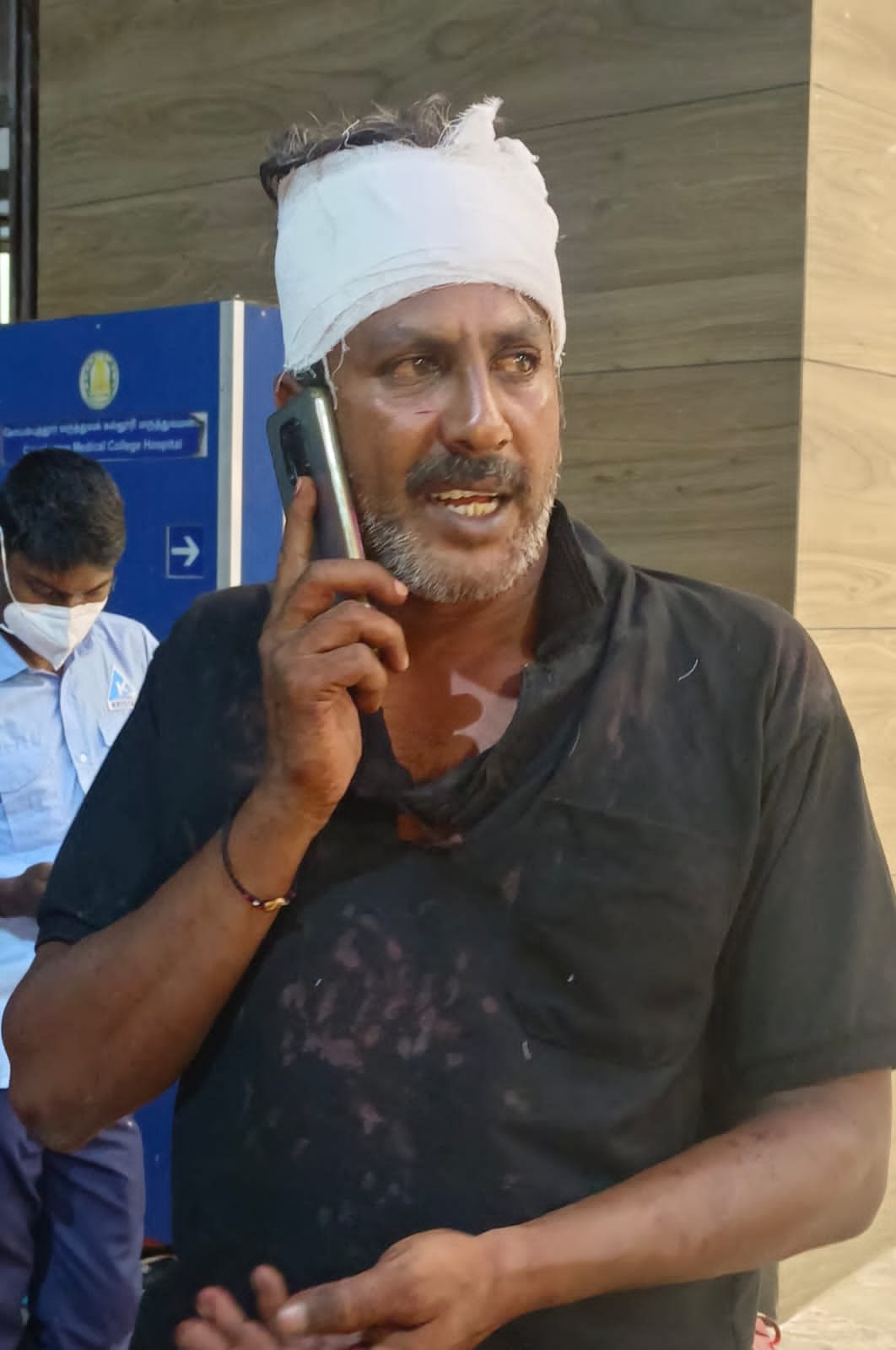 கோவையில் காவலர் மற்றும் மனைவியிடம் நகைகள் பறிப்பு 