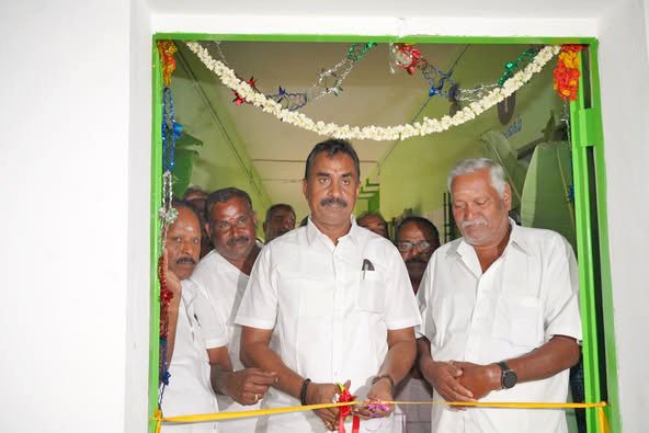புதிய வகுப்பறைகளை திறந்து வைத்தார் எஸ்.பி. வேலுமணி