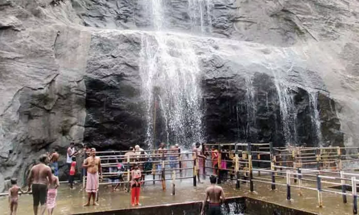 பழைய குற்றால அருவிக்கு புதிய கேட் – மாலை 6க்குப் பிறகு நேரக் கட்டுப்பாடு!