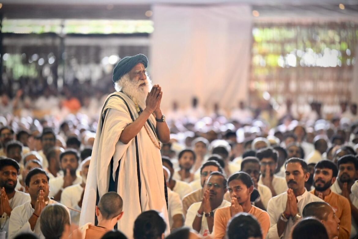 “சித்தர்கள், நாயன்மார்களின் பெயர்களை குழந்தைகளுக்கு சூட்டுங்கள்” – 30,000 பேருடன் தியான நிகழ்ச்சியில் சத்குரு உரை