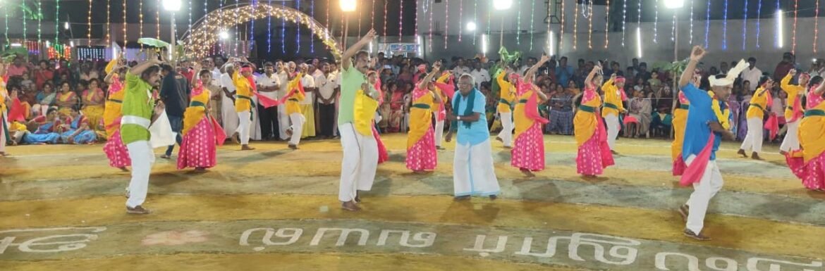 கோவையில் 105வது ஒயிலாட்ட அரங்கேற்ற விழாவில் எஸ்.பி. வேலுமணி கலந்துகொண்டு கலைஞர்களுடன் இணைந்து ஒயிலாட்டம் ஆடி மகிழ்வித்தார்