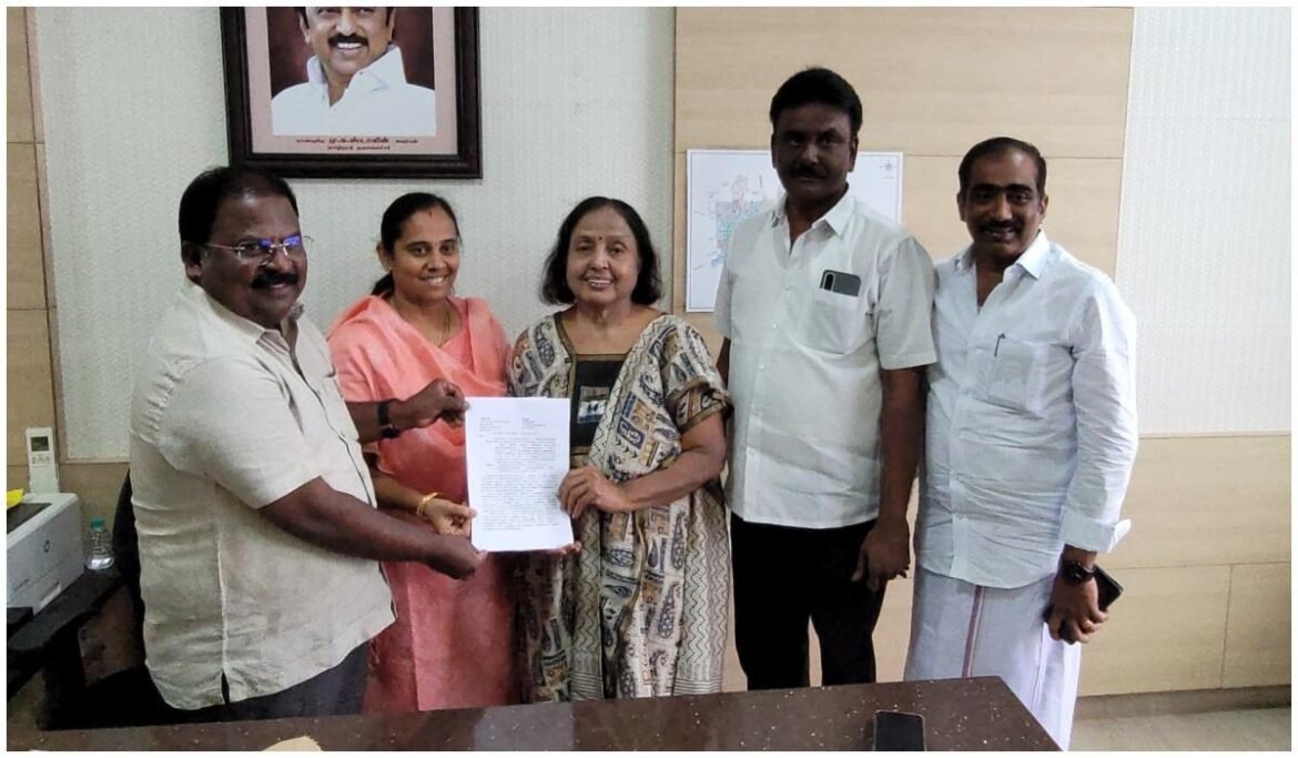 சாலை அமைக்க ரூ.32 கோடி மதிப்புள்ள இடத்தை தானமாக வழங்கிய குடும்பத்தினர்