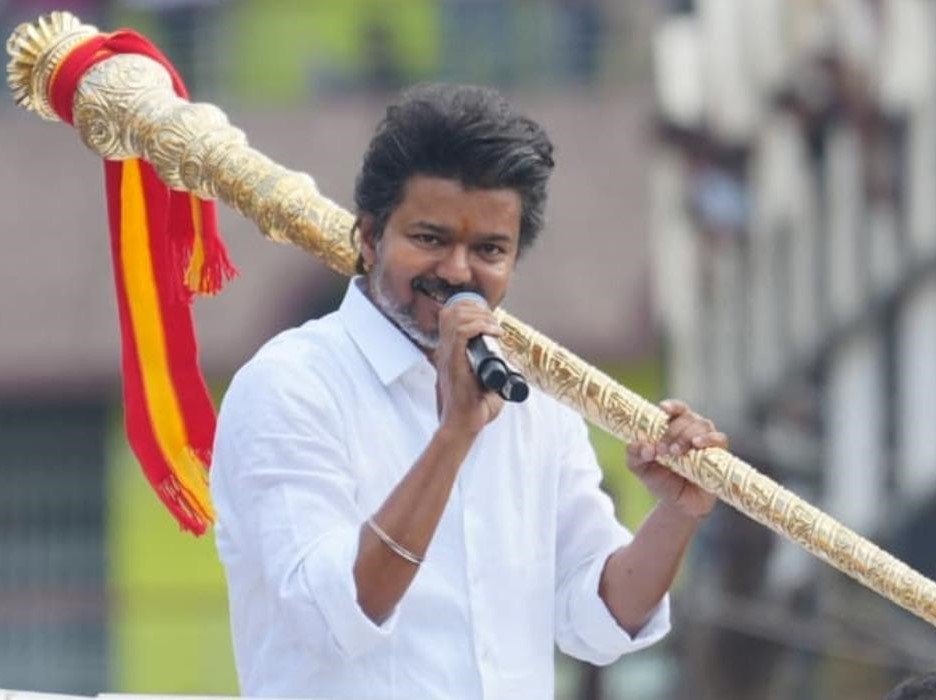 திமுகவுக்கு ஓட்டுப்போட்டால் அது பாஜகவுக்கு ஆதரவு அளித்ததைப் போன்றதாக இருக்கும் – தவெக தலைவர் விஜய் பிரச்சாரம்