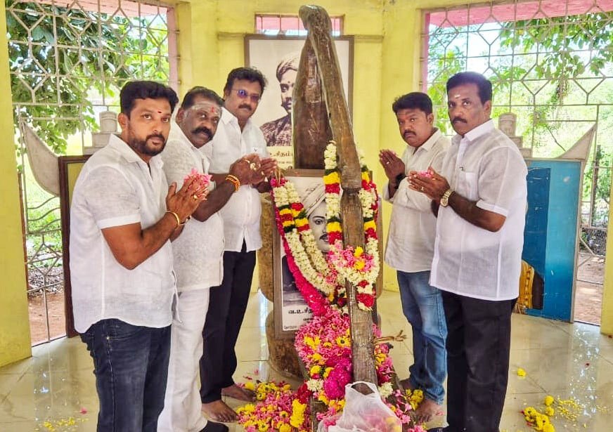 வ.உ.சி இழுத்த செக்கிற்கு மரியாதை செலுத்திய அதிமுகவினர்