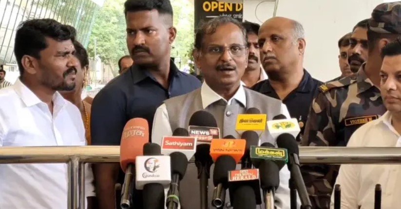 நிலாவில் மாதிரிகளை எடுத்து வருவதிலும் AI ரோபோ  தொழில்நுட்பத்தை பயன்படுத்த போகிறோம் – இஸ்ரோ தலைவர் நாராயணன்