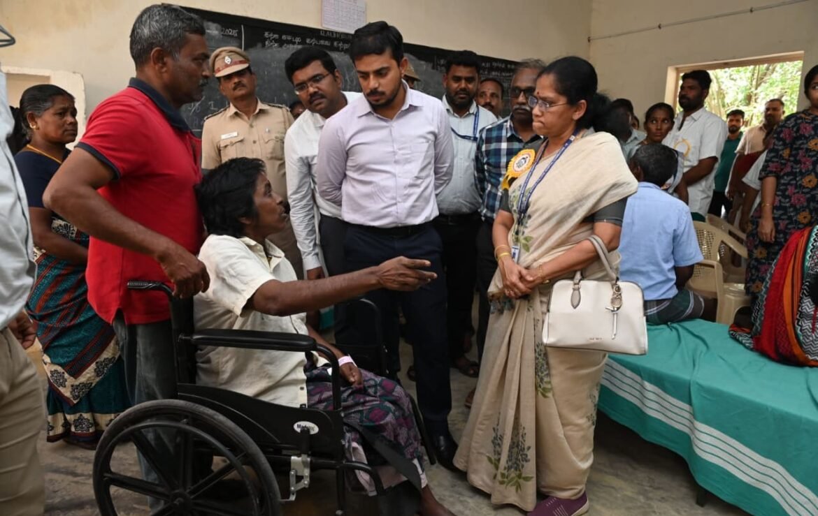 நெகமம் அரசு ஆண்கள் மேல்நிலைப் பள்ளியில் ஆய்வு செய்த ஆட்சியர்