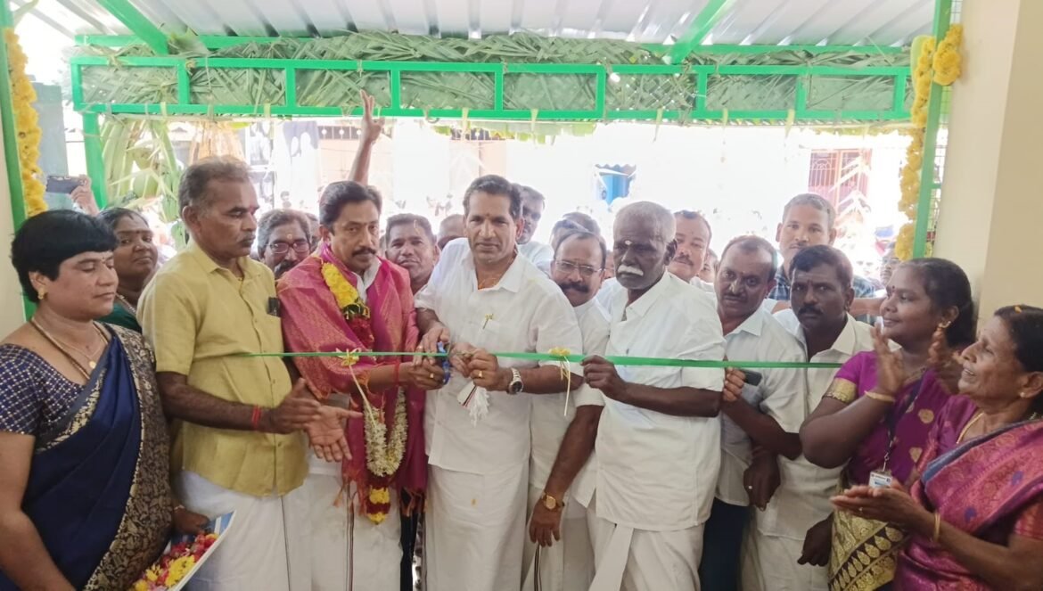 புதிதாக கட்டப்பட்ட நியாய விலை கடையை திறந்து வைத்தார் சட்டமன்ற உறுப்பினர் கே.ஆர்.ஜெயராம்