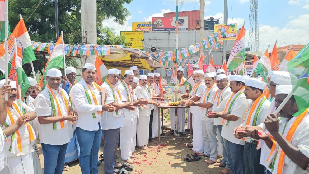 கோவை காங்கிரஸ் கமிட்டி சார்பில் வாக்கு திருட்டுக்கு எதிரான கையெழுத்து இயக்கம்