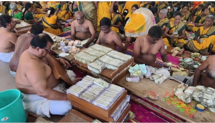 திருச்செந்தூர் கோவிலில் பக்தர்கள் ரூ.5.28 கோடி காணிக்கையாக செலுத்தினர்