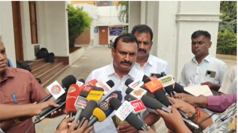 கோவை மாநகராட்சி மாமன்ற கூட்டத்தில் அதிமுக–திமுக உறுப்பினர்கள் வாக்குவாதம் — மேயர் மீது பிரபாகரன் முறைகேடு குற்றச்சாட்டு!