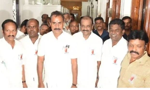 கிட்னிகள் ஜாக்கிரதை ; பேட்ஜ் அணிந்து சட்டசபைக்கு வந்த எஸ்.பி. வேலுமணி உள்ளிட்ட அதிமுக எம்.எல்.ஏக்கள்